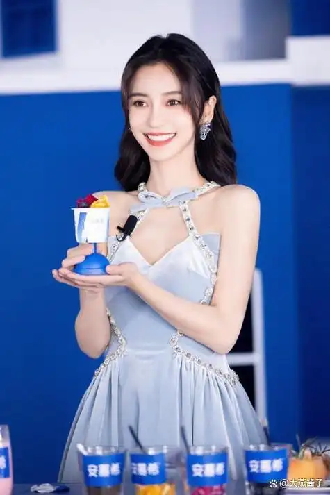 angelababy,原名杨颖,是一位中德混血的演员和模特.