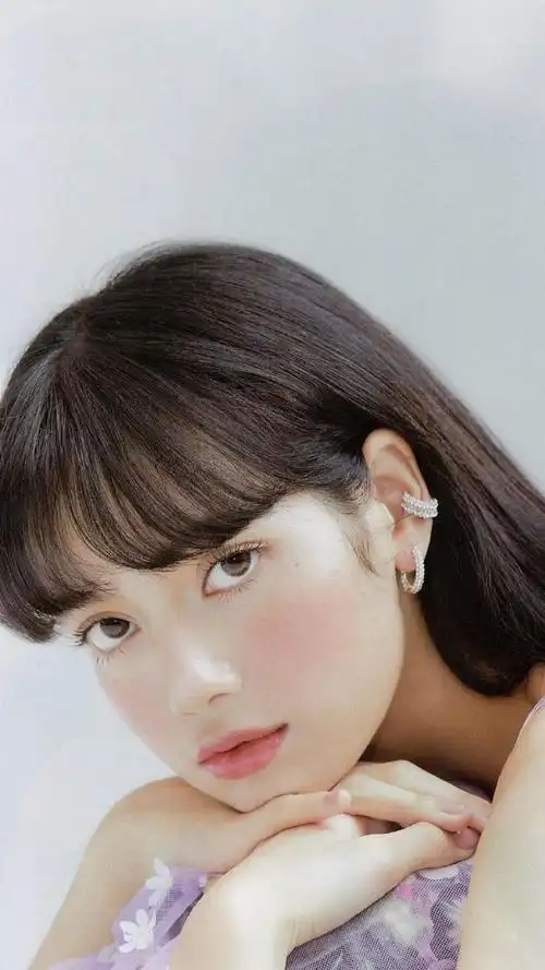 lisa甜美性感时尚写真