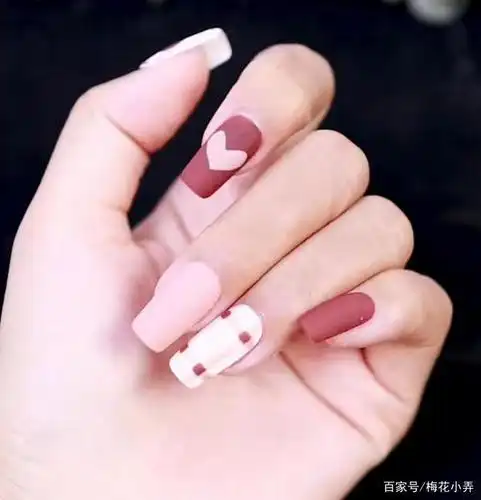 一组简单又好看的美甲图片,看了就想做