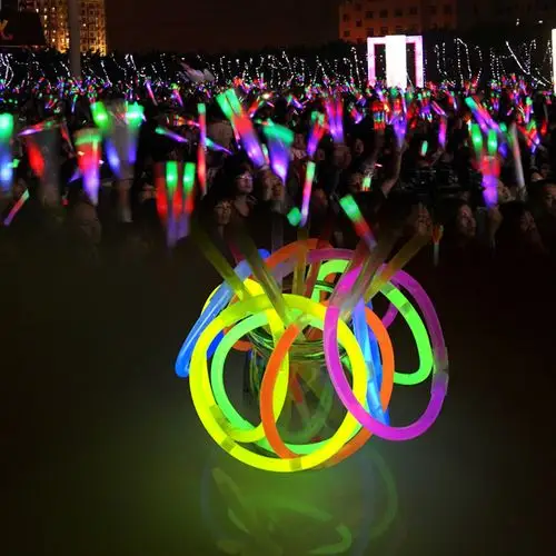 荧光演唱会聚会晚会活动年会一次性五彩发光银光荧光棒