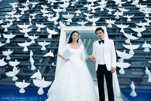 克洛伊全球旅拍摄影团队拍摄了这组"小包总"虐狗升级的婚纱照!