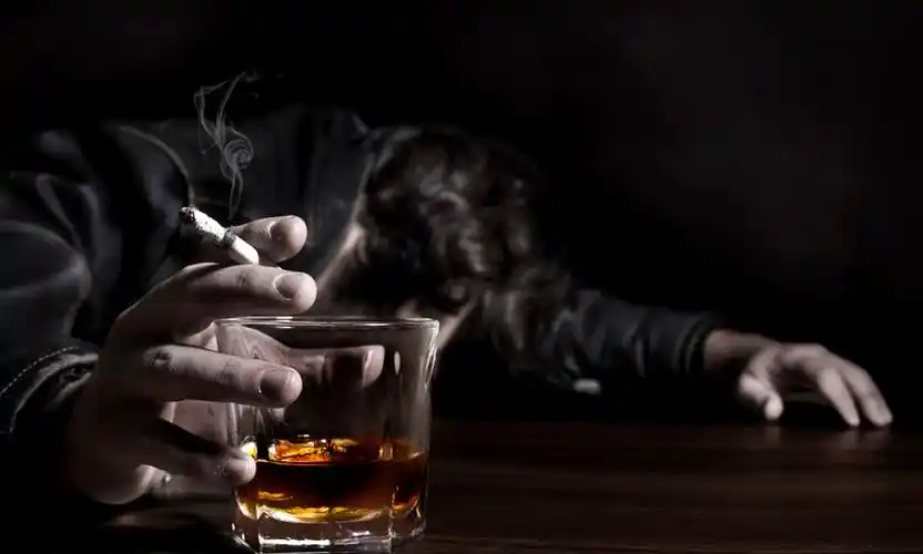 以前是喝醉了吐完还能喝,现在情况是,喝醉了觉得很痛苦很难受