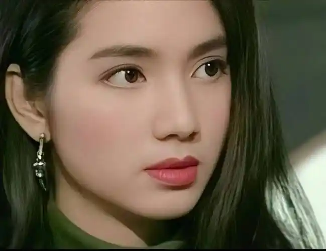 洪欣年轻时候的剧照洪欣于五月一号凌晨在社交账号上面称:和张丹峰