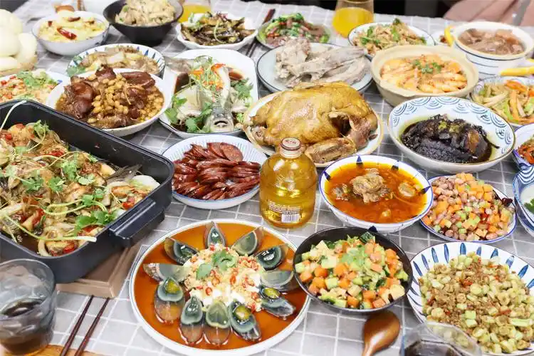 新年餐桌必备菜_除夕年夜饭必备的10道菜_除夕的饭桌上