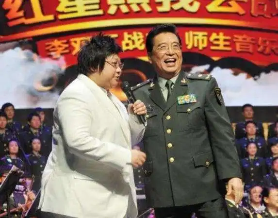 韩红自称曾经是大学校花,本以为是开玩笑,看到照片后被惊艳到了