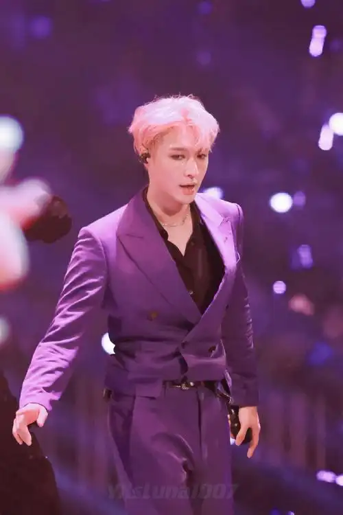 航海无远弗届巡回演唱会#231104 大航海南京场紫色真的好衬他@张艺兴