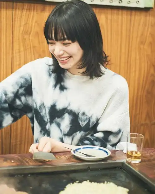 日本演员,模特儿,小松菜奈 有一张盛世的厌世脸@ konichan7-街拍look