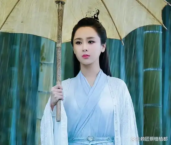 2021年11月15日,杨紫在社交平台发布自己离开的消息.