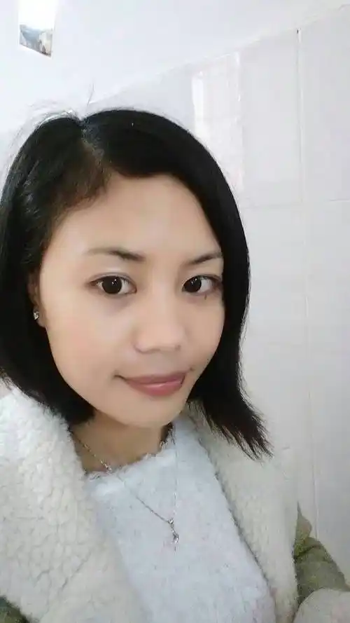 我今年28岁,女,什么都不会,因为小的时候家里条件落后,初中毕业就没上