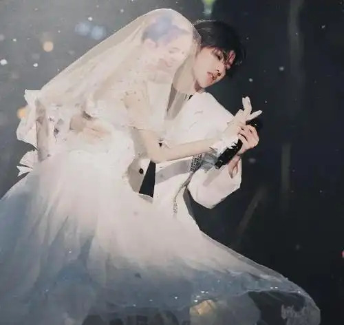 有种"为所欲为"叫p图,被肖战亲脸还好,看到蔡徐坤:求教程