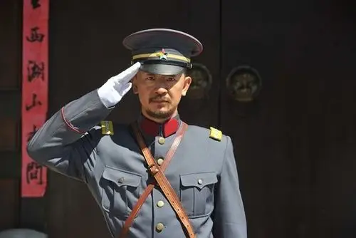 黄海波是绝对的主角,凭借《新编辑部故事》和《乱世三义》两部电视剧