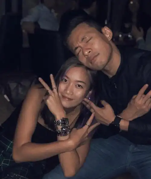 霍家三少霍启仁和女友好事将近三兄弟年龄最小感情经历最丰富