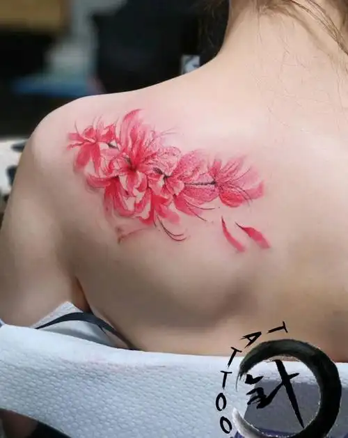 彼岸花纹身图片肩部水彩彼岸花纹身图案