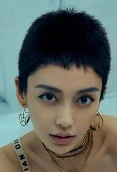 盘点女星寸头照杨颖帅气逼人迪丽热巴洒脱酷炫