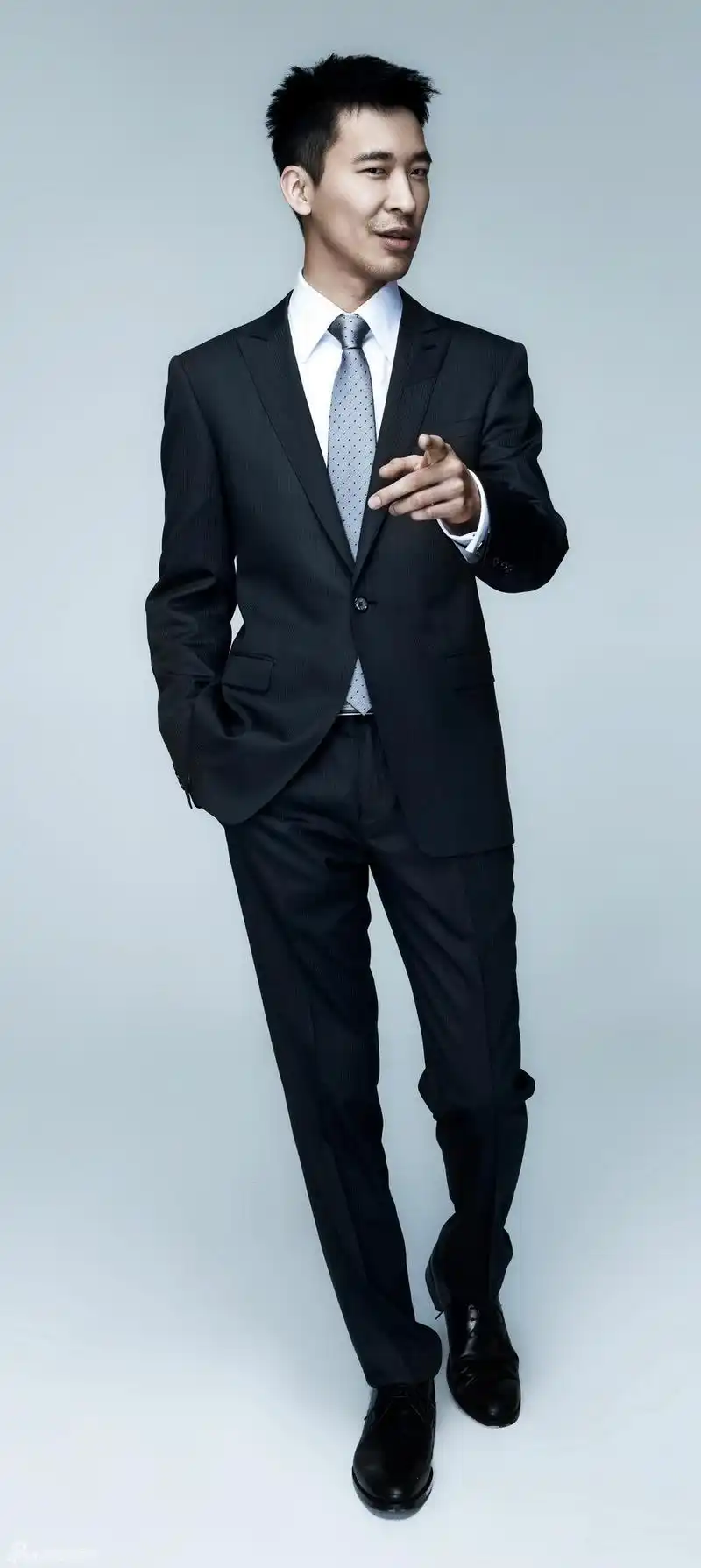 组图:黄立行西装诱惑组图曝光 想尝试警匪功夫片_高清图集_新浪网