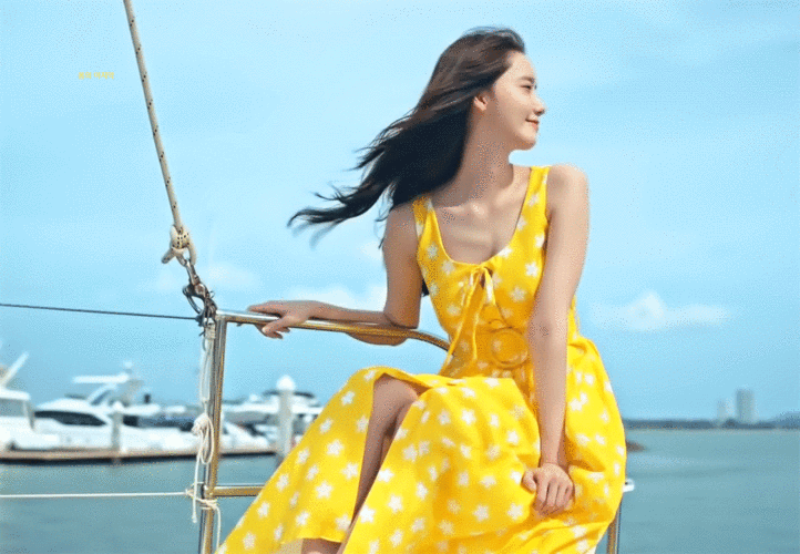 林允儿夏日里的黄裙仙女