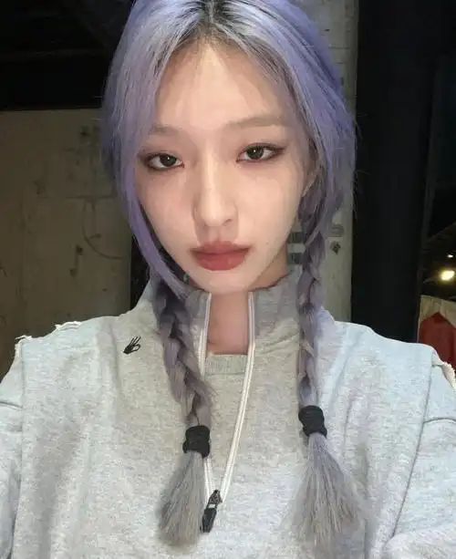 夏季iu都在安利的烟熏灰紫发色
