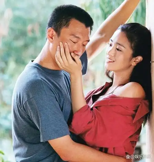 孙红雷:抛弃丁嘉丽,女方曾为捧红他下跪,获得名利成为人生赢家