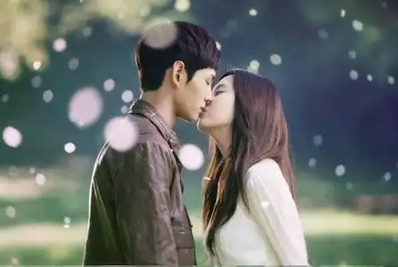 有一张徐贤被捧脸接吻的图片男的是谁