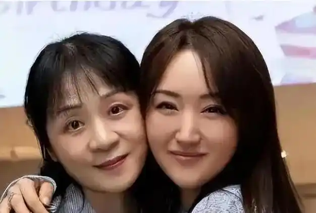 52岁杨钰莹与30出头鲍毅喜结良缘真爱跨越年龄祝福她找到真爱