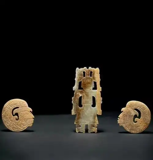 玉人及玉人面佩一组3件d3.5cm;h7.3cm估价:3万至5万元成交价:55.