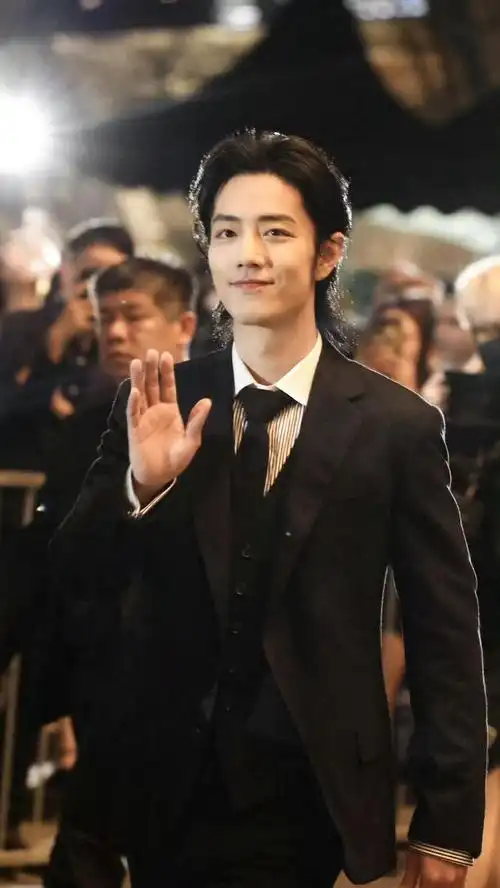 肖战x新加坡ralphlauren品牌活动黑色西装搭配条纹内衬