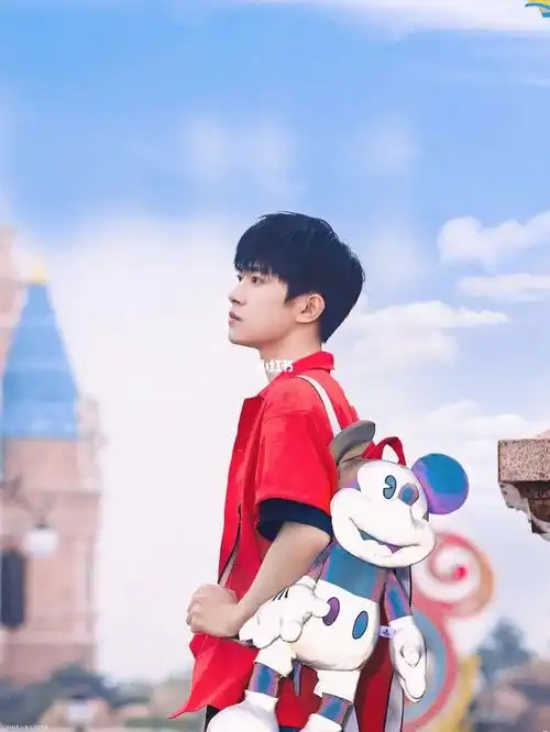 这组壁纸太高清了_易烊千玺_壁纸_易烊千玺未来无界_素材_壁纸