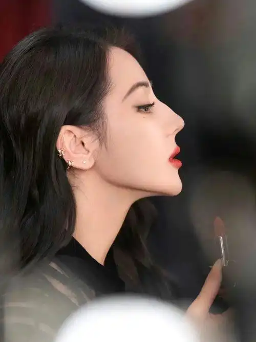 浓颜化妆难来看看迪丽热巴的妆容思路