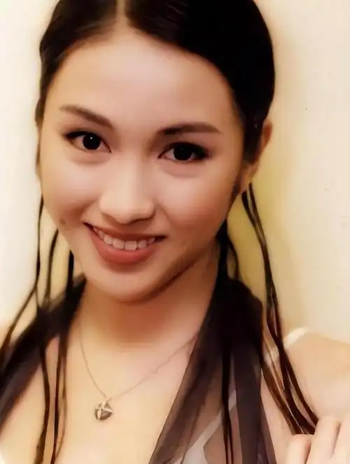 回顾黎姿:为救车祸弟弟,颜值巅峰嫁给瘸腿富豪,如今怎么样了?