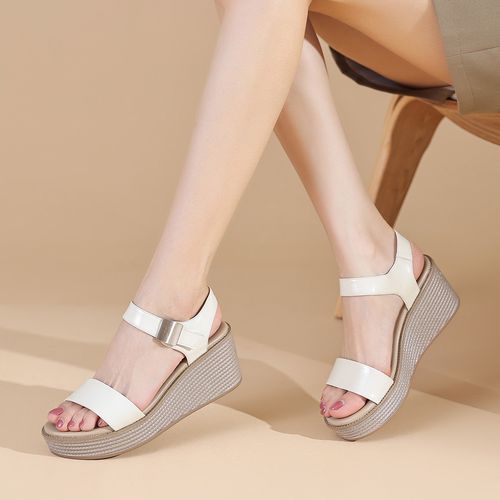 真皮纯色简约金属扣坡跟凉鞋春夏百搭时尚休闲女凉鞋