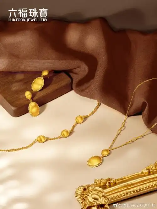 #六福珠宝 为你献上春日扮靓的两种风格,任你随意搭配