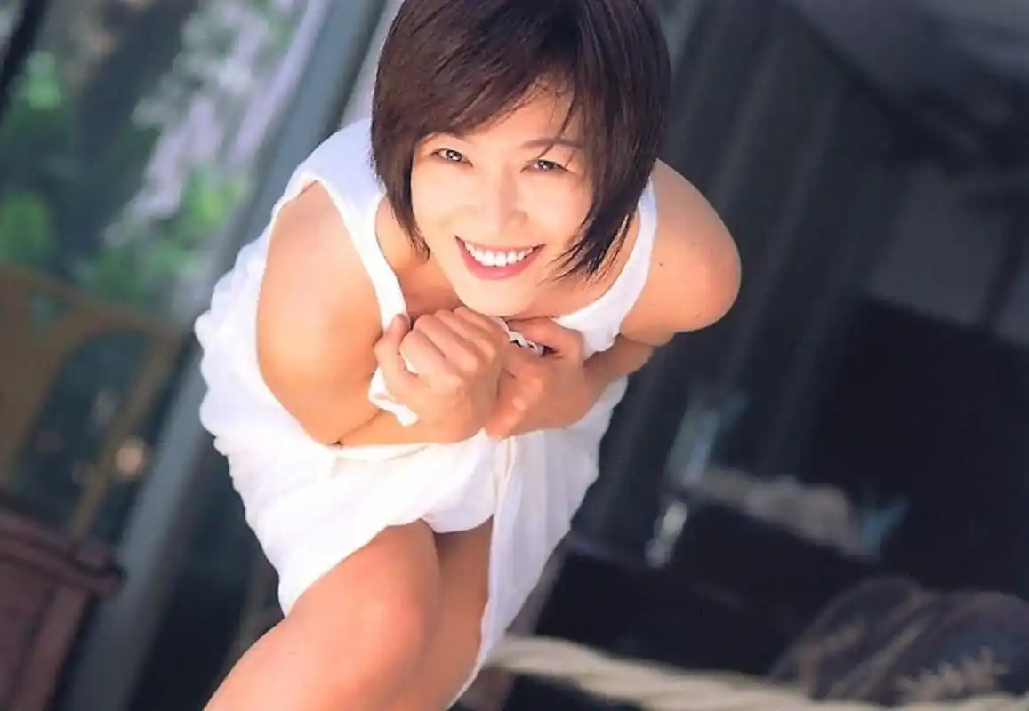 《迪迦奥特曼》女队长居间惠拍过的几部大尺度电影,青涩而唯美