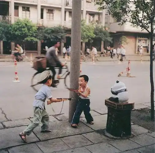 80年代童年生活回忆录一位日本摄影师的镜头下记录了最真实的中国