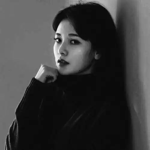 微信最火黑白女生头像 相关标签 美女车模伤感图片微信美女高冷