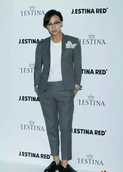 日本型男木村拓哉,喜欢简单,俐落的穿搭风格,即使身高不高