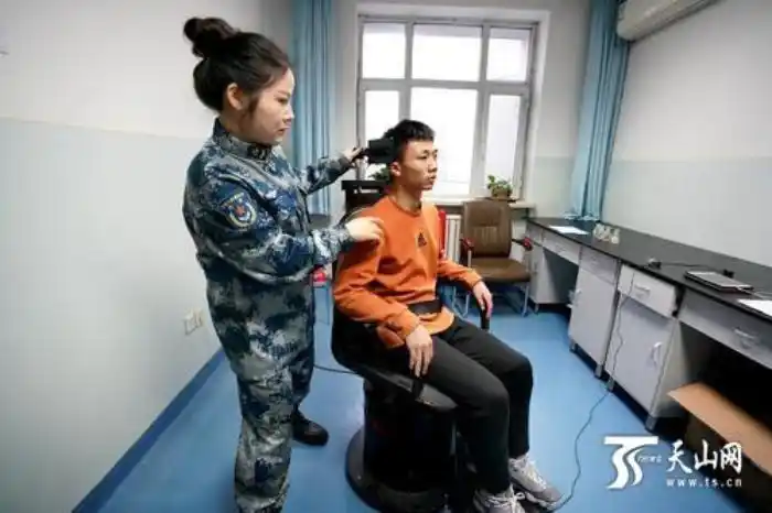 空军招飞复选检测在疆启动约700名新疆考生挑战110道体检关卡