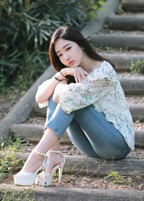 女生拍照上镜的10个姿势,拍摄单人照必备,好看简单不尴尬