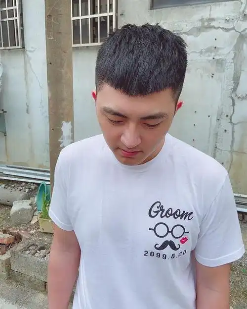 男生不烫不染的发型试试这几款剪完时髦又帅气