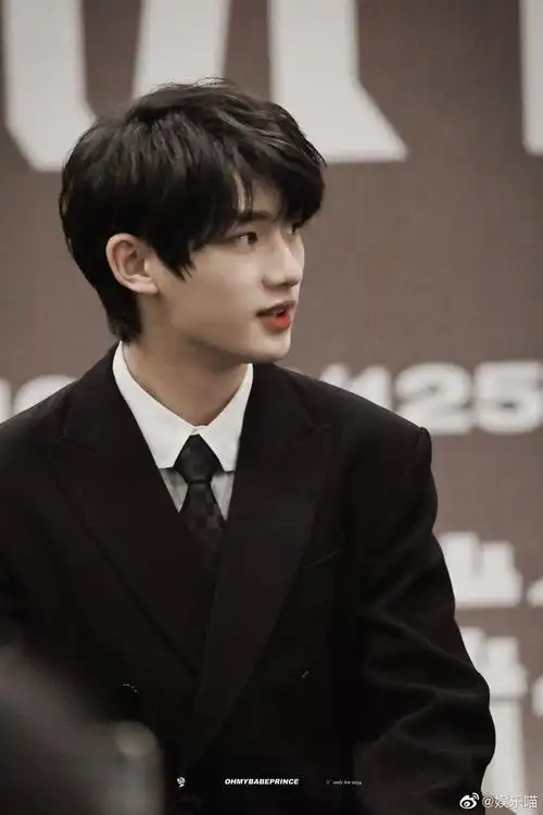 丁程鑫颜值排行楼不完全整理相册翻到哪里算哪里非常主观