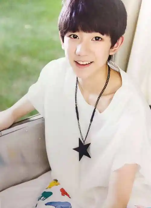 王源采访视频被热传,离开滤镜特效的他,19岁生图模样没看错吧?