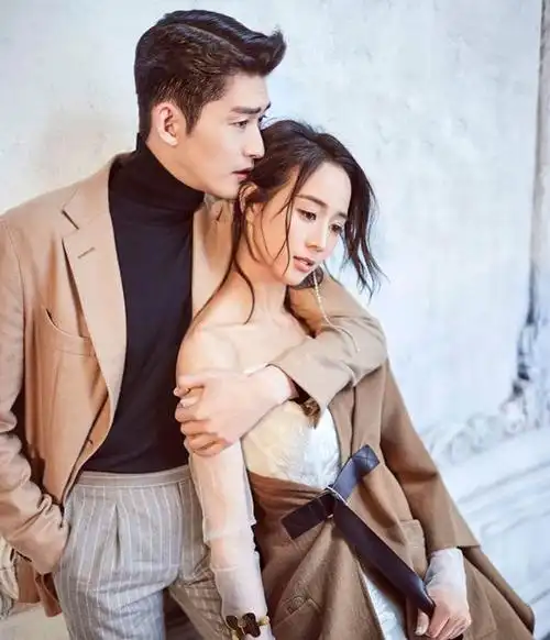 张钧甯被强抱表情尴尬张翰占尽便宜享受到无法自拔