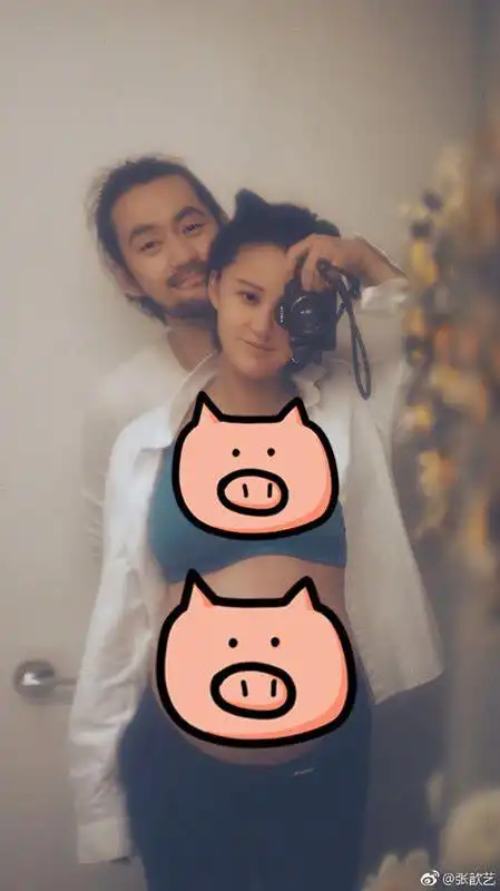 张歆艺晒怀孕大肚照感谢丈夫袁弘陪伴谢谢你爱我