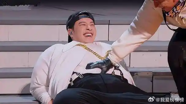 潘玮柏穿肥仔装太可爱了!圆滚滚胖乎乎,本色出演丨披荆斩棘