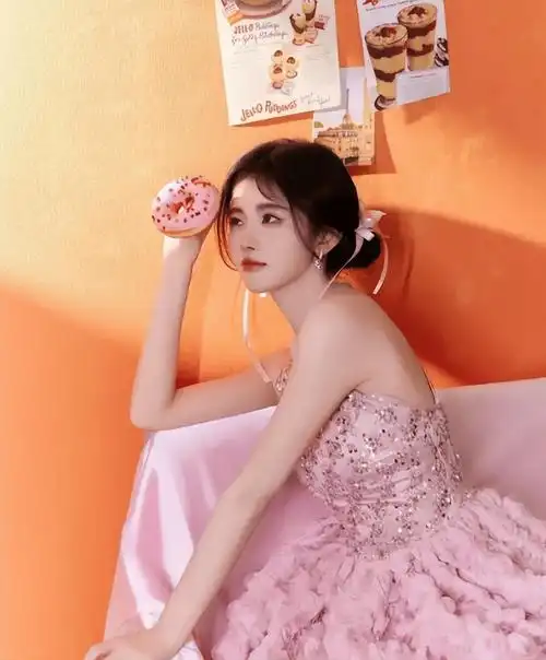 鞠婧祎身材到底有多撩?穿"粉色亮片裙"的样子, 网友:我沦陷啦