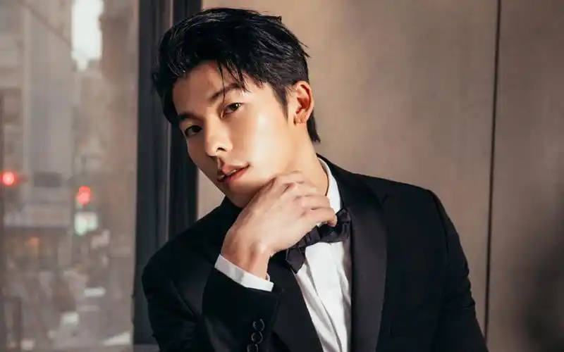 许光汉雅痞帅气写真桌面壁纸_港台明星_壁纸下载_美桌网