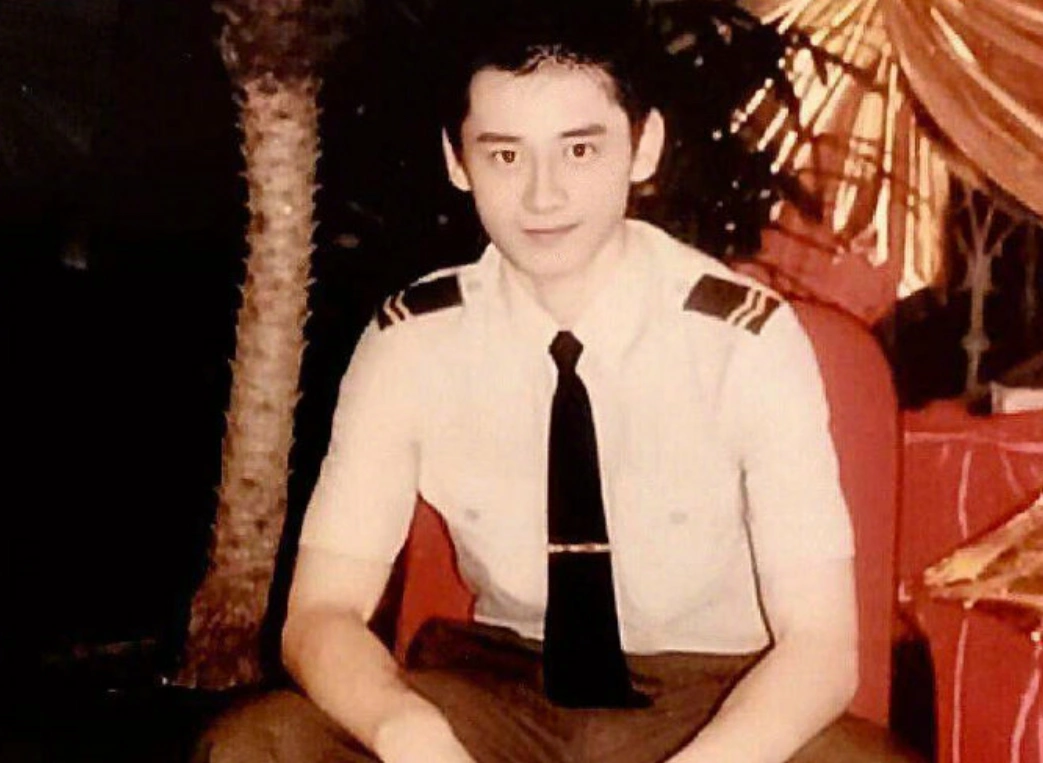 钱枫晒军人时期照片,完全是小鲜肉本色,网友惊呼和现在差别太大