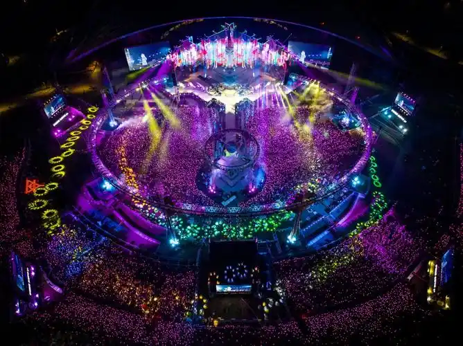 华晨宇鸟巢演唱会创下多项记录!九月二征,鸟巢四面台第一人!