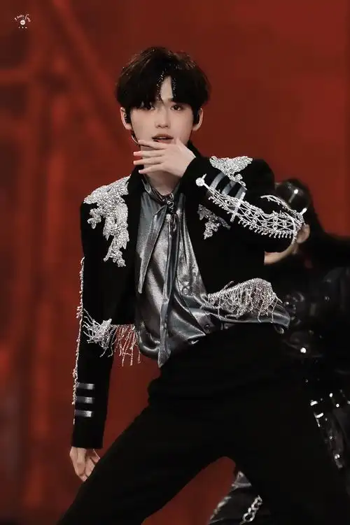 蝴蝶飞向了宋亚轩的青海##时代少年团演唱会直播