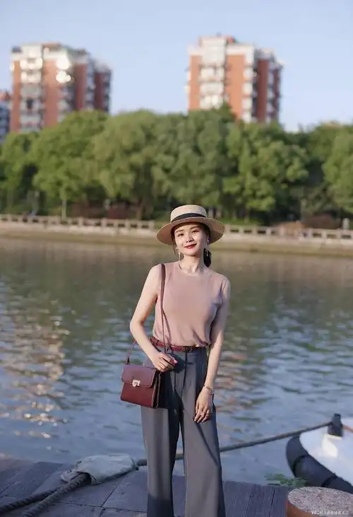 葡萄灰!成熟女性"相见恨晚"-第1张图片-万宝网