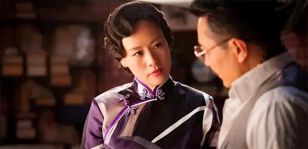 邬君梅毕业歌曝旗袍照华贵高雅别有韵味